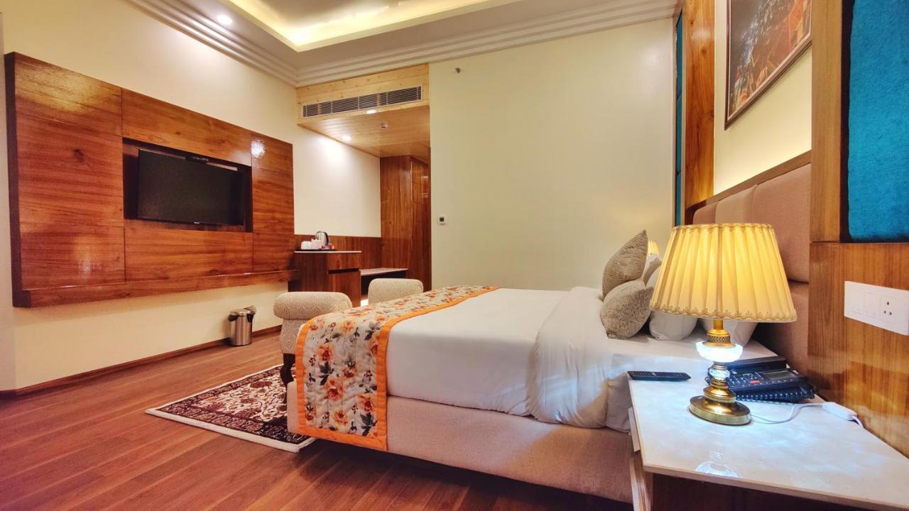 Hotel Woodpark شيملا المظهر الخارجي الصورة